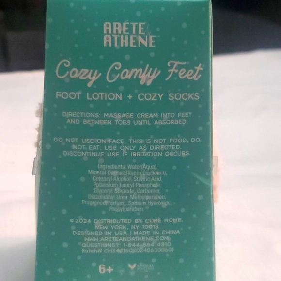 Cozy Comfy Feet- Santa's Cookies Scented Foot Lotion & Plush Sock Set - Picture 2 of 3